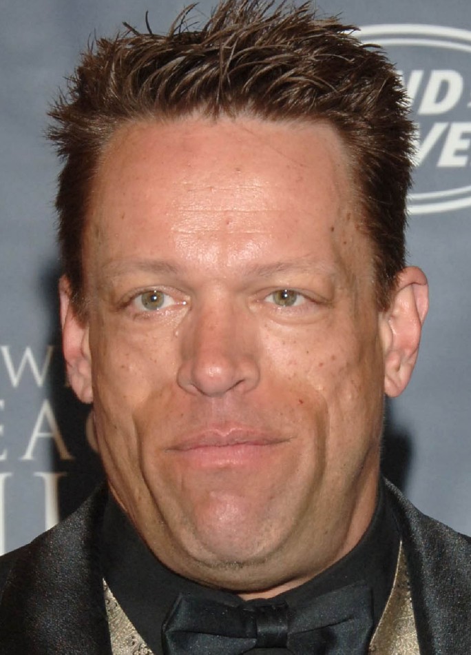 Brian Thompson, doublé en version française par Michel Vigné